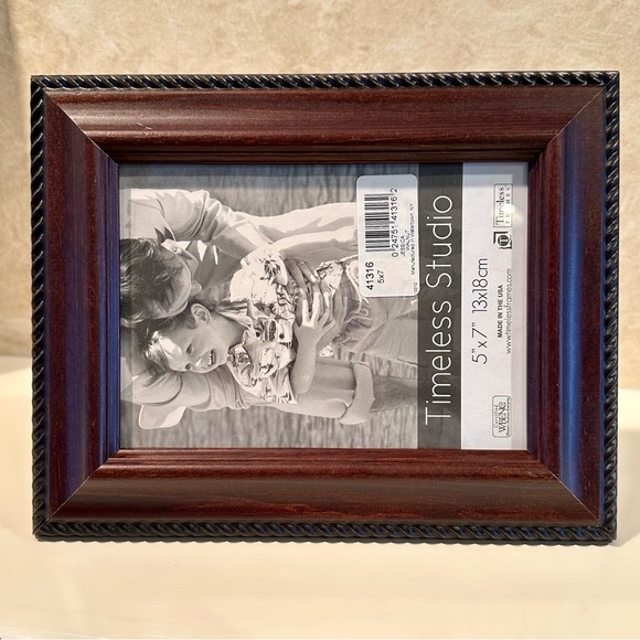 Timeless Frames 5 x 7 Vertical/Horizontal Walnut Picture Frame - Picture 2 of 7